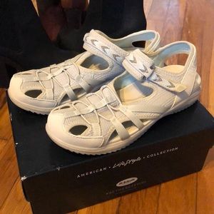 Dr Scholls shoes with gel cushion